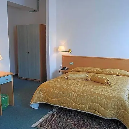 Otel Etruria 3*